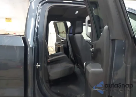 2019 Chevrolet Silverado 1500 Rst z USA, uszkodzony, nr VIN 1GCRYEED1KZ269728